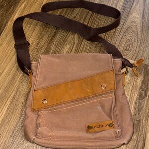 Sechunk messenger style bag EUC brown